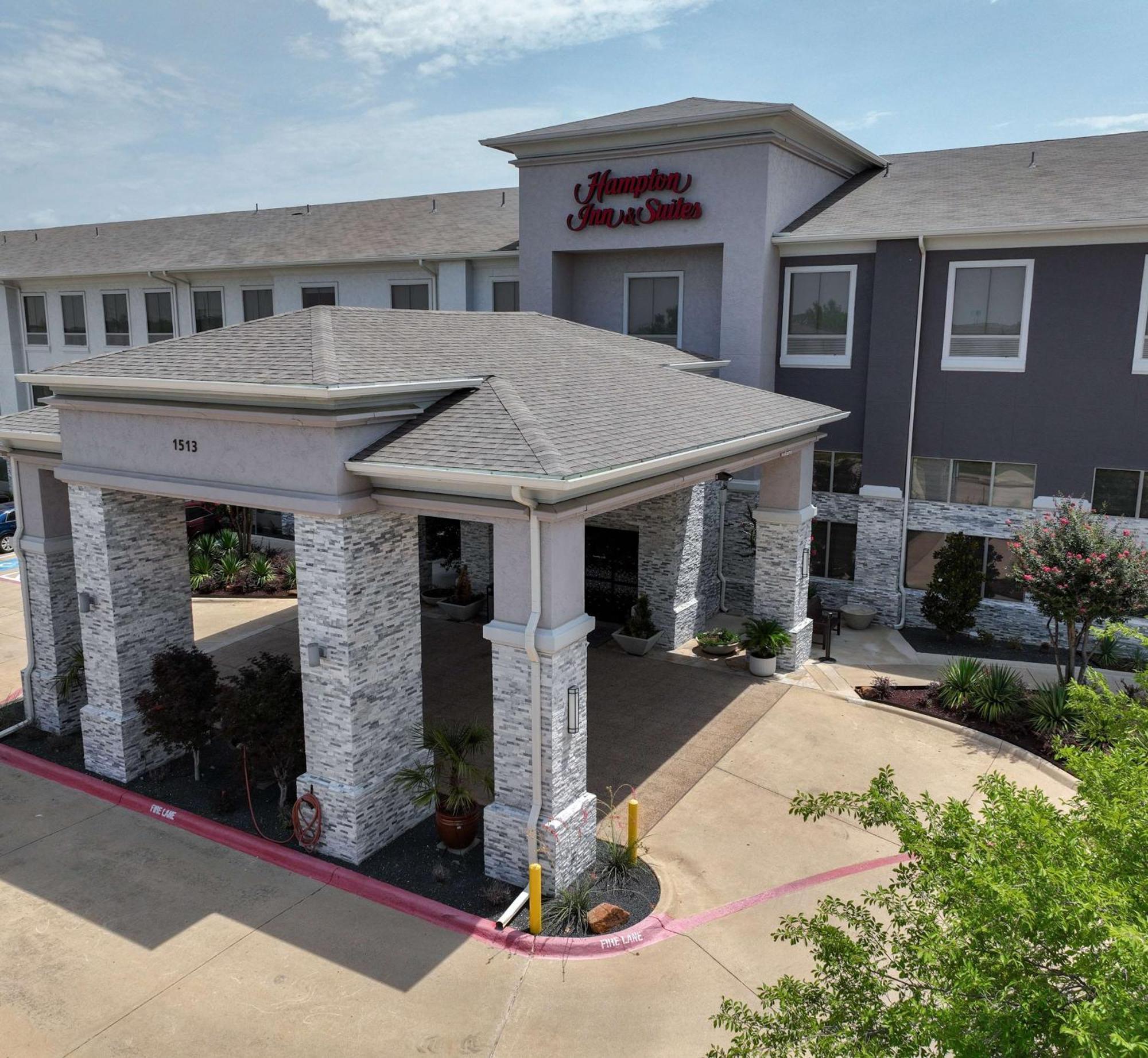 Hampton Inn & Suites Denton Exterior photo